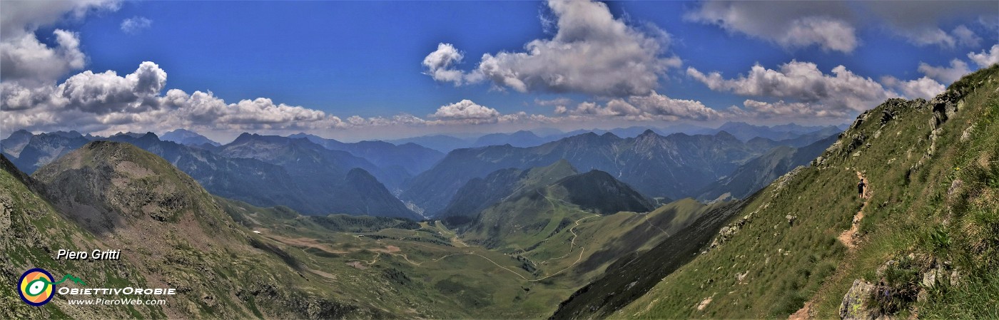 50 Vista panoramica scendendo dalla cima del Corno Stella.jpg